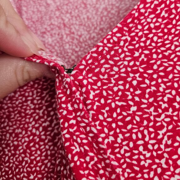 Hollister California - Size M - Made in Turkey - Red & White Floral Dress - Picture 5 of 12